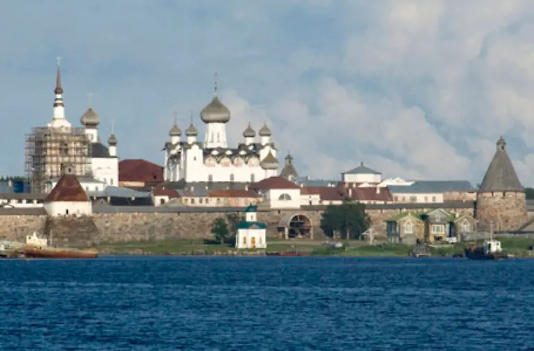 Das-Lager-Solowki-Russlands-erstes-grosses-Haeftlingslager-dient-Solschenizyn-als-Vorlage-fuer-Archipel-Gulag-Die-Solowezki-Inseln-liegen-160-Kilometer-suedlich-des-Polarkreises-im-Weissen-Meer-rund-530-Kilometer-entfernt-von-Moskau