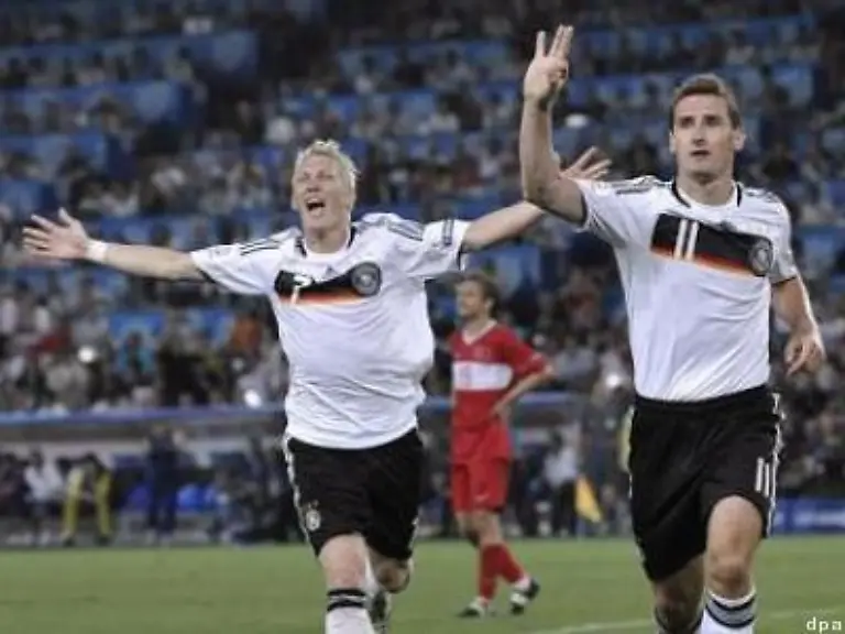 Schweinsteiger-war-vielleicht-zu-diesem-Zeitpunkt-noch-nicht-dieser-Ansicht-aber-Kloses-Vorahnung-war-richtig