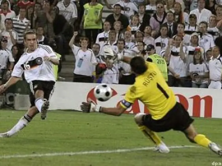 In-der-letzten-Spielminute-machte-Lahm