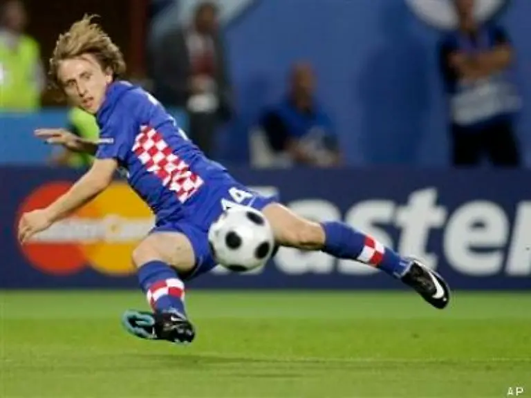 Luka-Modric-hatte-den-HSV-Stuermer-mit-einem-perfekten-Zuspiel