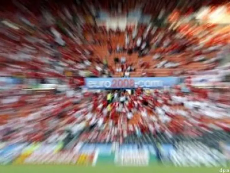 haben-sich-im-Ernst-Happel-Stadion-mit-Sicherheit-zu-Tode-gelangweilt
