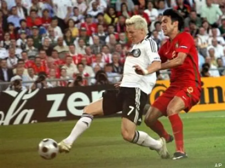 Schweinsteiger-rutschte