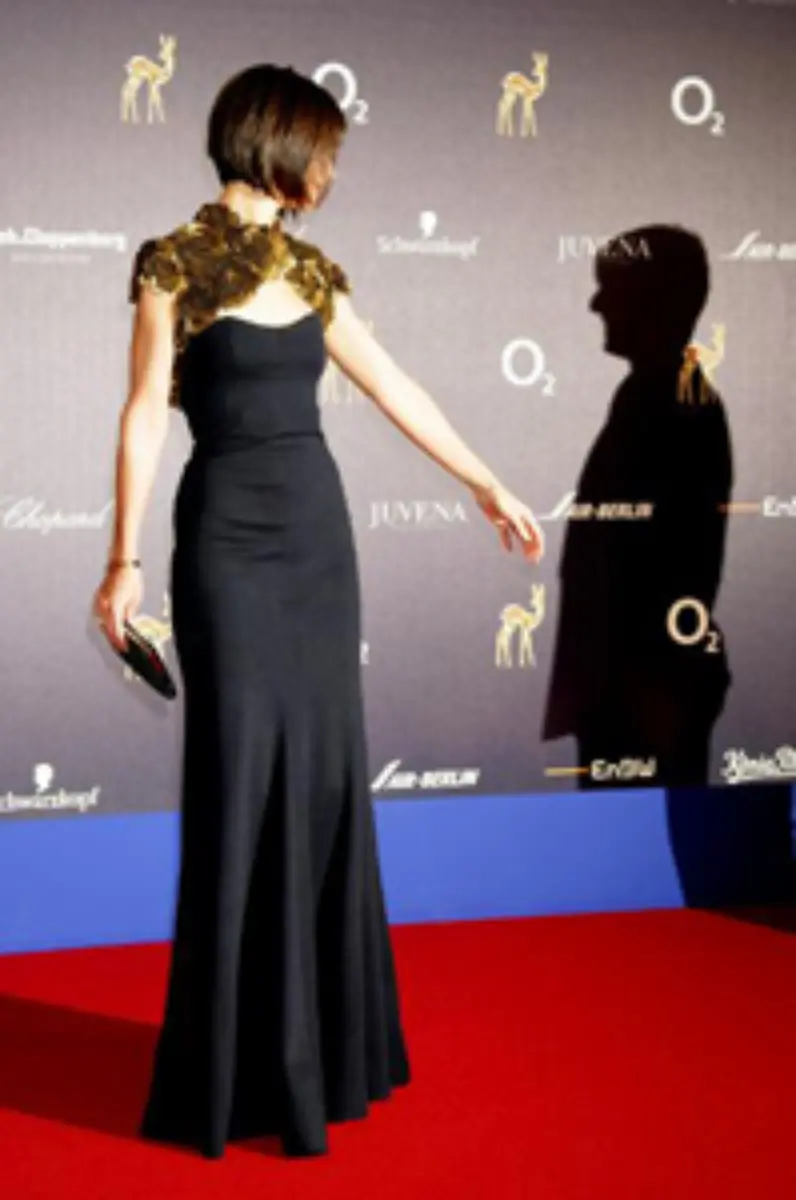 Jens-Kalaene-hat-am-29-November-2007-bei-der-Bambi-Verleihung-in-Duesseldorf-1-1-2-Promis-fotografiert-Schauspielerin-Katie-Holmes-und-den-Schatten-ihres-Mannes-Tom-Cruise