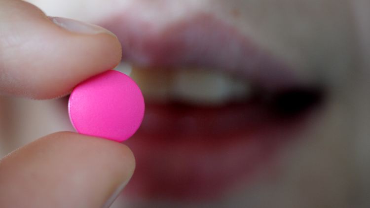 Frauen benötigen oftmals andere Medikamente als Männer. 