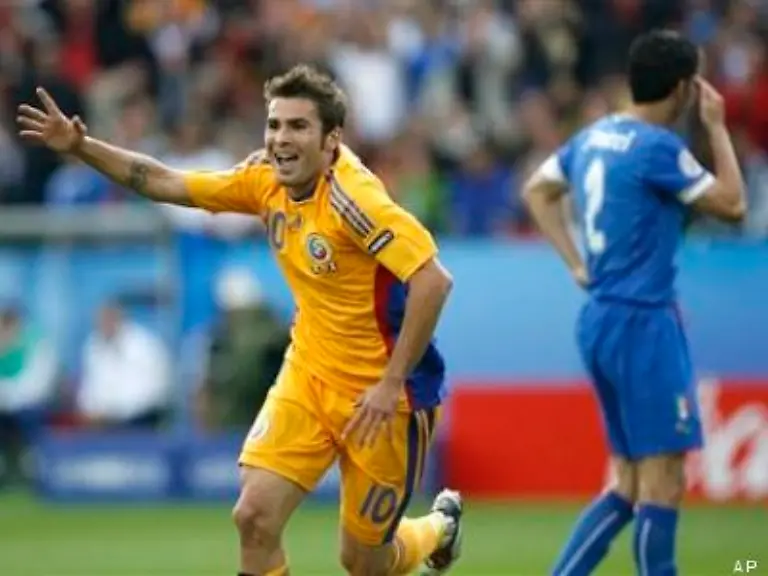 Die-Squadra-Azzurra-stuermt-mit-Mann-und-Maus