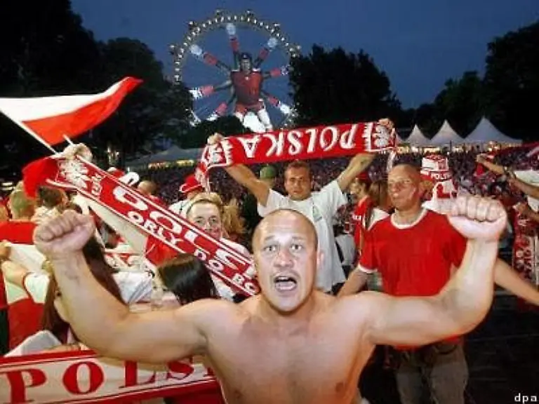 Die-polnischen-Fans-glaubten-wieder-an-die-Viertelfinalchancen-ihres-Teams