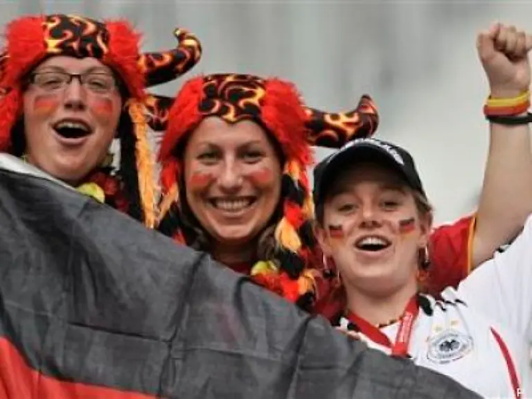des-Landes-mit-ins-Stadion-genommen