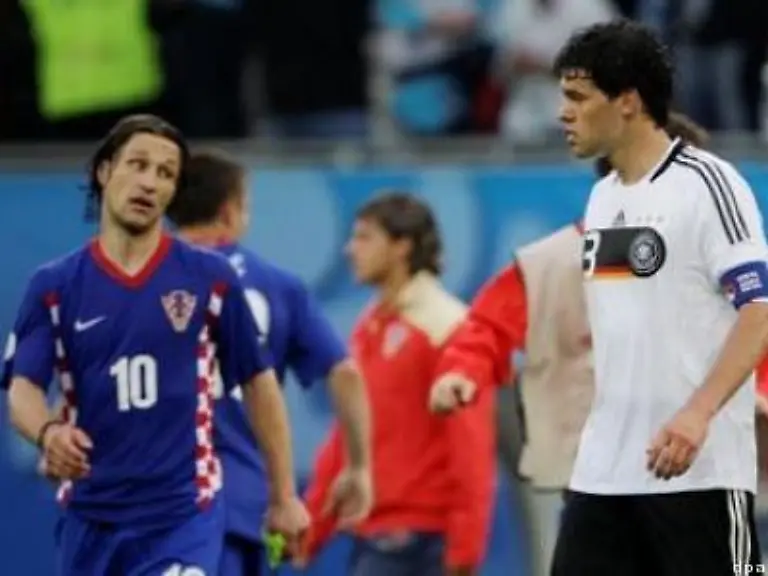 Einer-alten-deutschen-Fussball-Tradition-folgend-hatten-aber-beide-Teams-schon-vor-dem-Anpfiff-damit-gerechnet