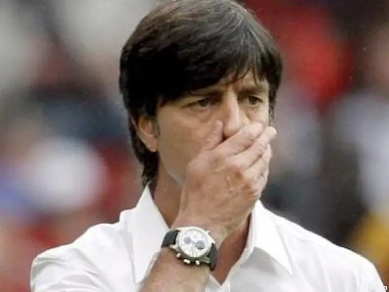 Jogi-Loew-bekam-langsam-eine-Idee-wie-sich-Berti-Vogts-1998-beim-WM-Viertelfinale-gefuehlt-haben-musste