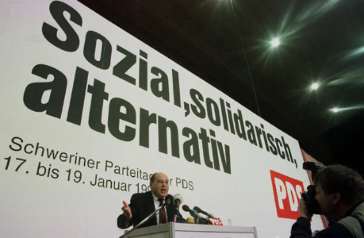 Doch-Stratege-Gysi-konnte-den-Reformkurs-der-Partei-letztlich-durchsetzen-Er-trieb-auch-die-Ausdehnung-der-PDS-in-den-Westen-der-Bundesrepublik-voran