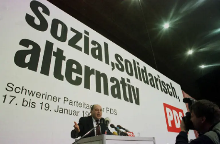 Doch-Stratege-Gysi-konnte-den-Reformkurs-der-Partei-letztlich-durchsetzen-Er-trieb-auch-die-Ausdehnung-der-PDS-in-den-Westen-der-Bundesrepublik-voran