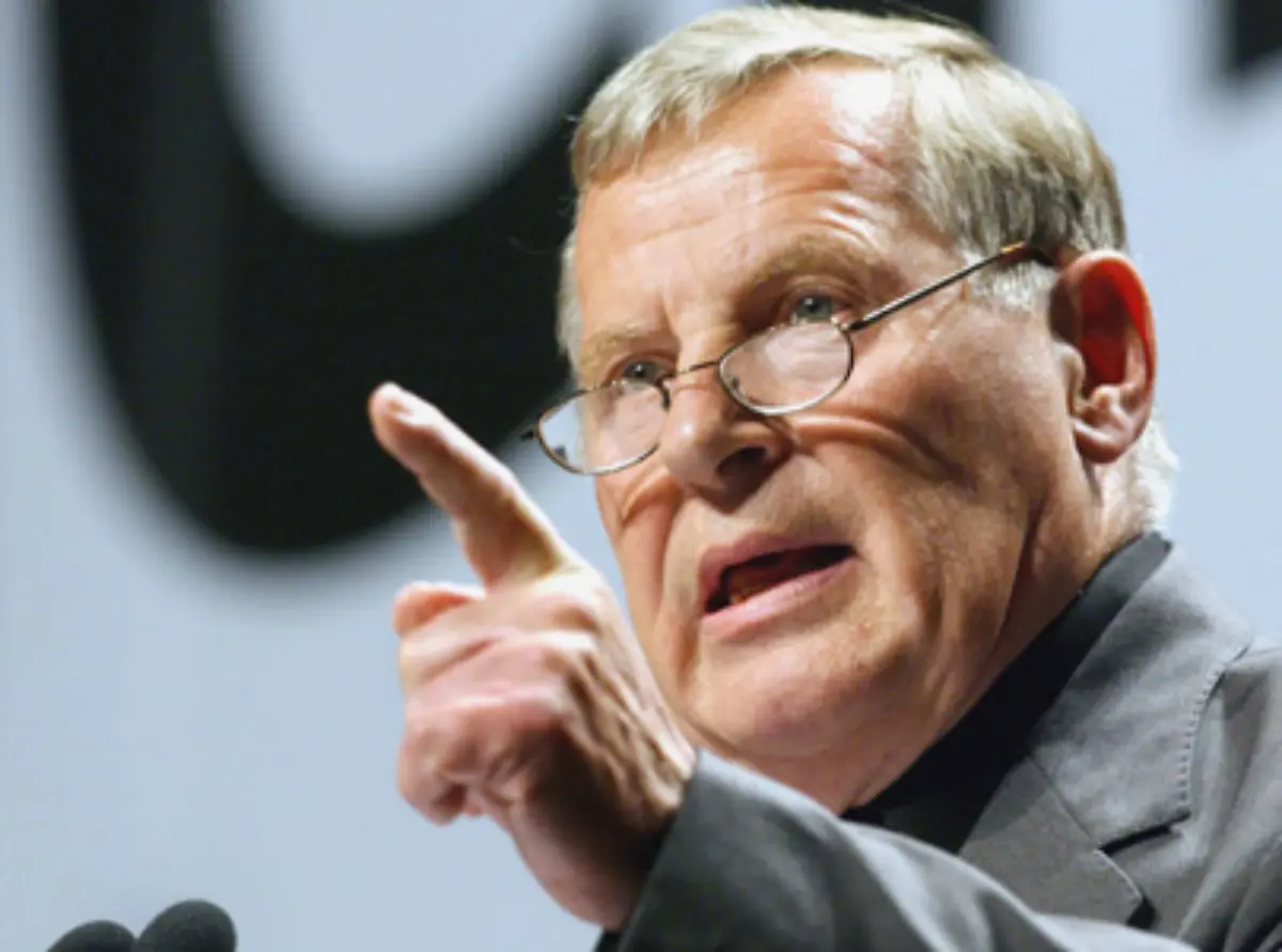 Ihr-Nachfolger-wurde-ihr-Vorgaenger-PDS-Urgestein-Lothar-Bisky-konnte-als-Parteichef-die-Zersplitterung-der-Partei-verhindern-und-ein-neues-Parteiprogramm-durchsetzen