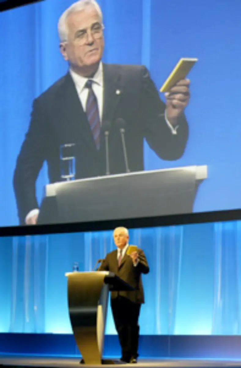 Dieser-Mann-machte-dann-der-PDS-2004-das-bislang-schoenste-Wahlgeschenk