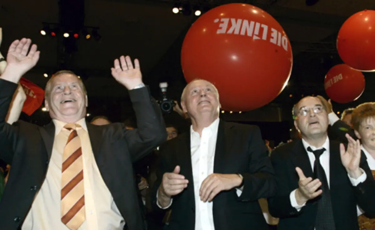 Nachdem-dann-sowohl-WASG-als-auch-Linke-PDS-einer-gemeisamen-Fusion-zugestimmt-hatten-entstand-am-16-Juni-2007-die-neue-Partei-die-sich-so-nannte-wie-ihr-ostdeutscher-Teil-zur-Haelfte-schon-hiess-Die-Linke