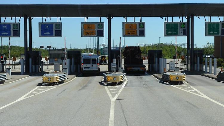 Mautstation an der Öresund-Brücke: Gebühren für die Nutzung von Straßen, Tunneln oder Brücken werden in vielen europäischen Ländern fällig