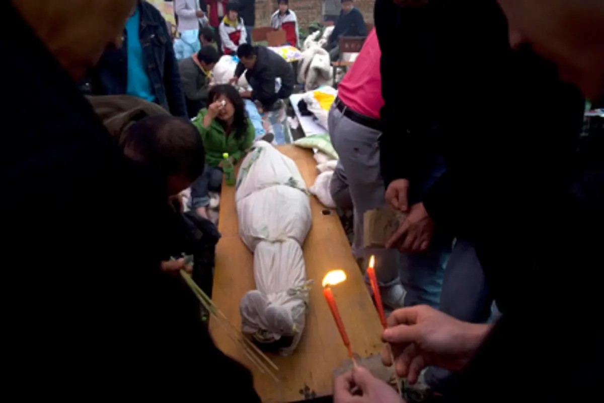 Aber-fast-stuendlich-gibt-es-Meldungen-von-weiteren-Toten-und-Verschuetteten