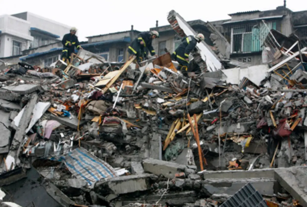 Dujingyan-ist-besonders-schwer-betroffen-Wohnhaeuser-und-Fabriken-wurden-zerstoert