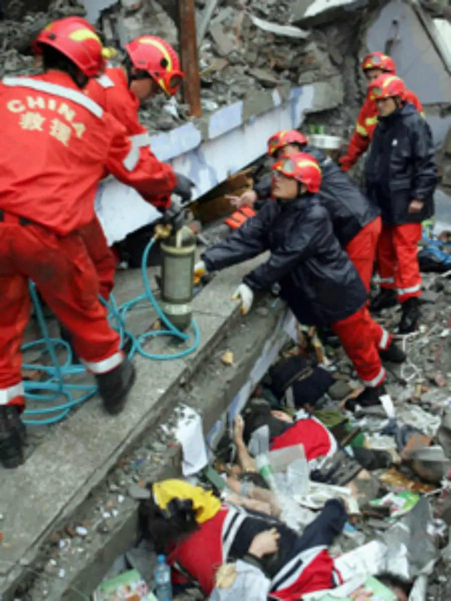 Sie-hoffen-dort-noch-Ueberlebende-zu-finden