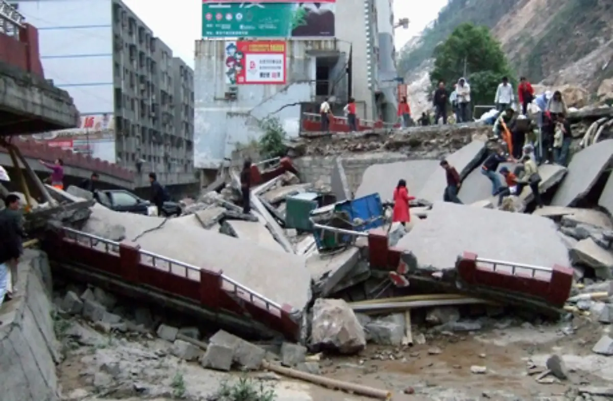 Bruecken-liegen-in-Truemmern