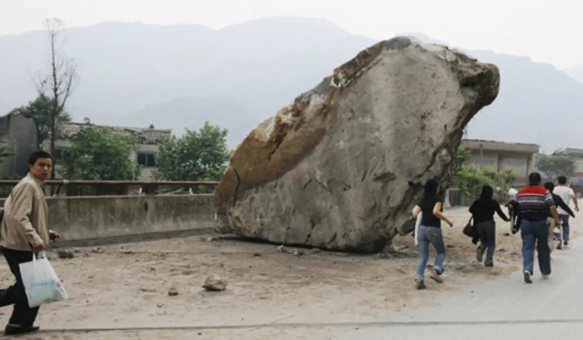 Die-Spuren-des-Erdbebens-finden-sich-ueberall
