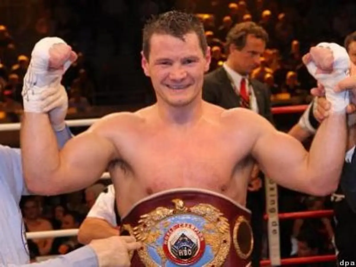 WBO-Halbschwergewichtschampion-nach-einem-halbschweren-Kampf-zur-Titelverteidigung
