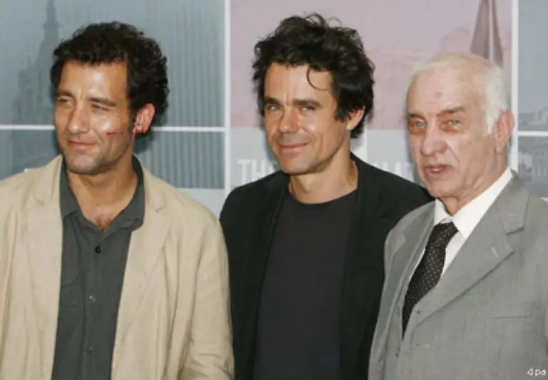 Noch-in-der-Produktion-befindet-sich-der-Film-The-International-von-Tom-Tykwer-m-mit-Clive-Owen-l-und-Armin-Mueller-Stahl