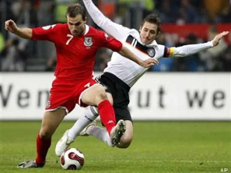 dass-sich-die-deutsche-Mannschaft-das-EM-Turnier-in-Oesterreich-und-der-Schweiz-schwerer-gemacht-haette-als-noetig