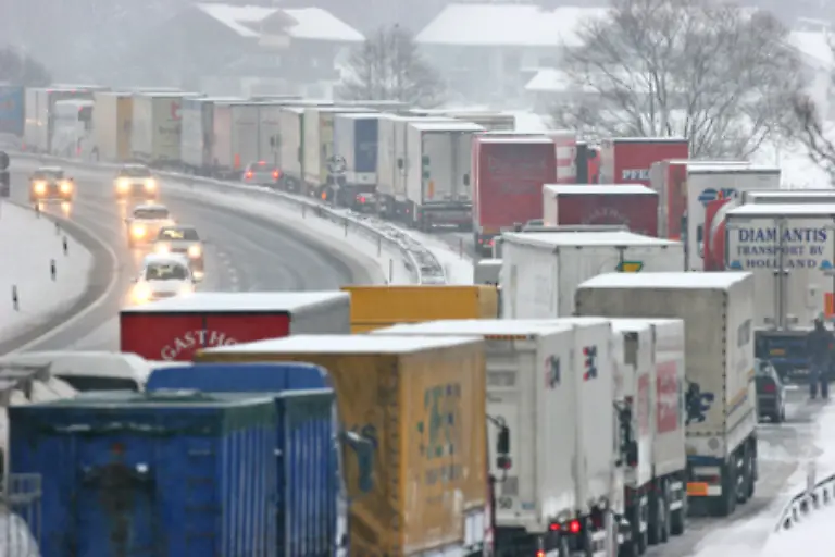 Endlich-auf-der-Autobahn-geht-der-Spass-erst-los