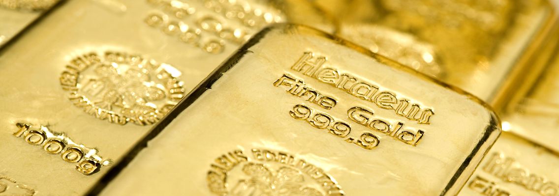 Goldbarren in der Werkshalle des Edelmetall- und Technologiekonzerns Heraeus in Hanau.