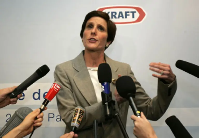 Irene-Rosenfeld-ist-die-Nummer-9-Die-Vorstandsvorsitzende-und-Geschaeftsfuehrerin-des-US-Konzerns-Kraft-fuettert-die-Welt-indem-sie-die-Produktion-von-Velveta-Kaese-und-Hot-Dogs-erfolgreich-am-Laufen-haelt