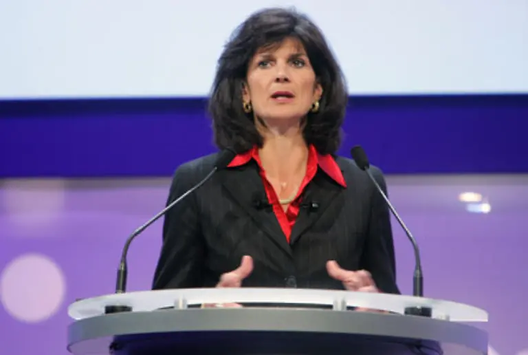 Patricia-Russo-ist-Geschaeftsfuehrerin-des-Herstellers-fuer-Telekommunikationsgeraete-Alcatel-Lucent-und-qualifiziert-sich-damit-fuer-Platz-10-auf-der-Liste-Vor-der-Fusion-mit-dem-franzoesischen-Konzern-Alcatel-leitete-sie-Lucent-in-den-USA
