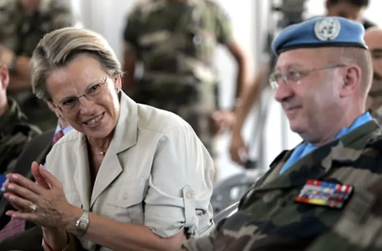 Die-Nummer-11-auf-der-Liste-der-maechtigen-Frauen-ist-auch-bekannt-unter-ihrem-Namenskuerzel-MAM-fuer-Michle-Alliot-Marie-Eine-zweite-franzoesische-Ministerin-folgt-ihr-auf-Platz-12