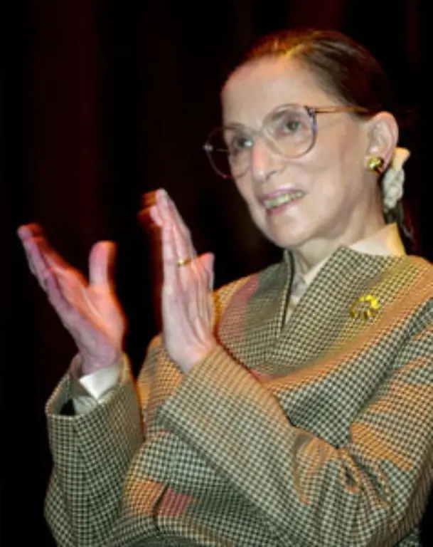 Ginsburg-ist-dafuer-bekannt-sich-fuer-die-Rechte-des-kleinen-Mannes-einzusetzen-Gleichgueltigkeit-laesst-sie-besonders-bei-Urteilen-zum-Minderheiten-und-Arbeitsschutz-nicht-gelten