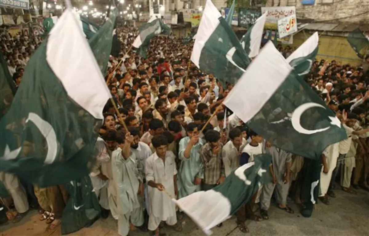 Pakistan-feierte-seine-Unabhaengigkeit-schon-am-14-August-und-grenzt-sich-so-vom-Nachbarn-ab