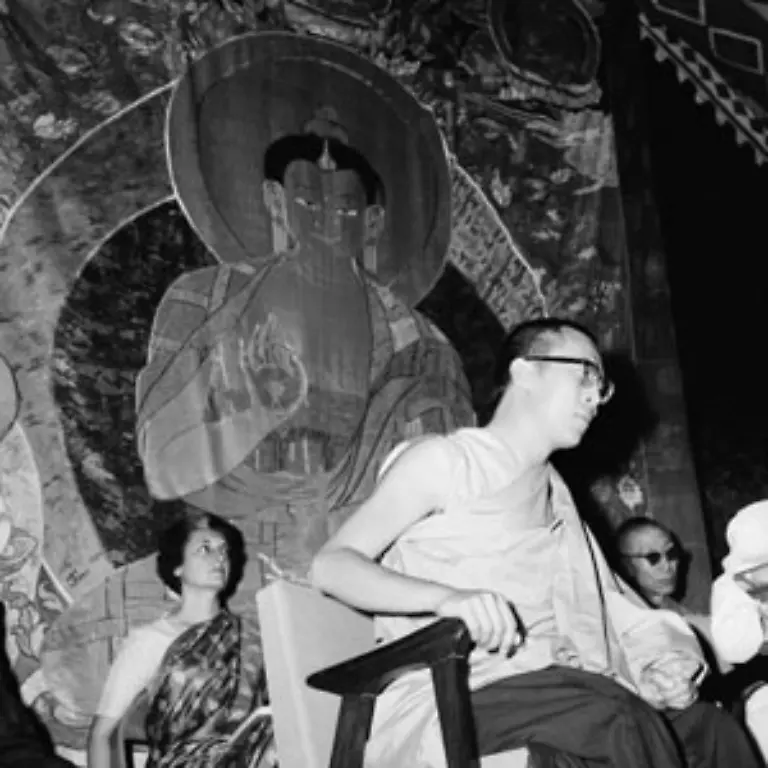 Im-indischen-Dharamsala-auch-Himajal-Pradesh-hat-er-eine-Exilregierung-ins-Leben-gerufen-und-1963-eine-demokratische-Verfassung-fuer-Tibet-erlassen