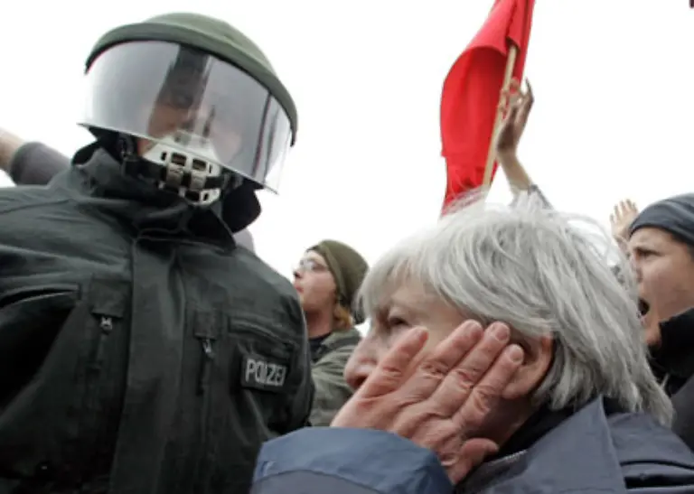 distanzierte-sich-klar-von-den-Krawallen-und-verurteilte-die-Uebergriffe-auf-die-Polizei-scharf