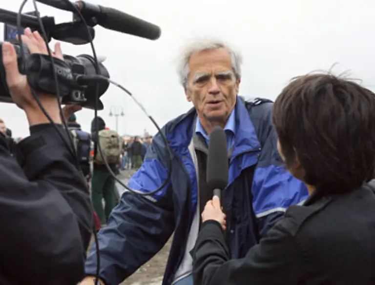 Es-gibt-keine-Rechtfertigung-fuer-diese-Angriffe-sagte-Hans-Christian-Stroebele-Vizechef-der-Gruenen-Fraktion-im-Bundestag