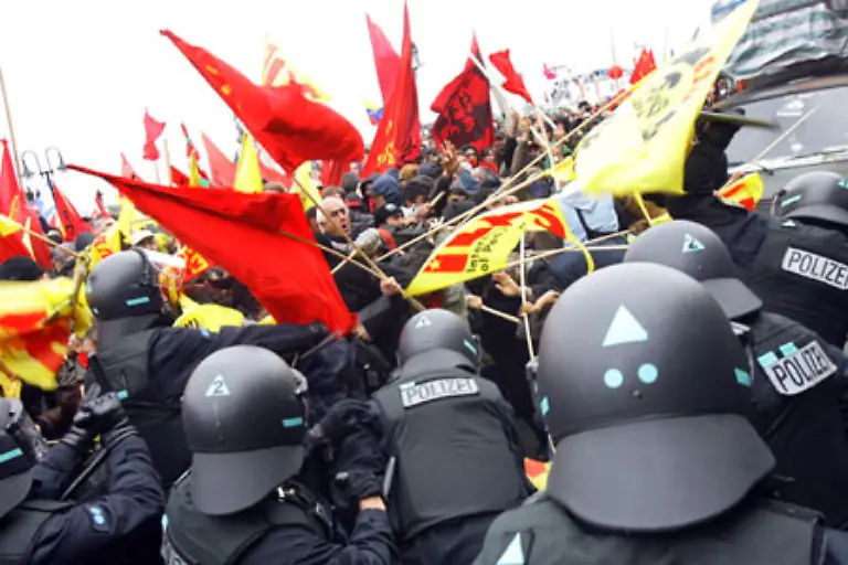 Dennoch-stand-vielen-Demonstranten-das-Entsetzen-ins-Gesicht-geschrieben-133