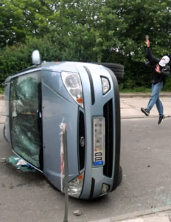 Doch-Autonome-begannen-erneut-Autos-umzukippen-und-anzuzuenden