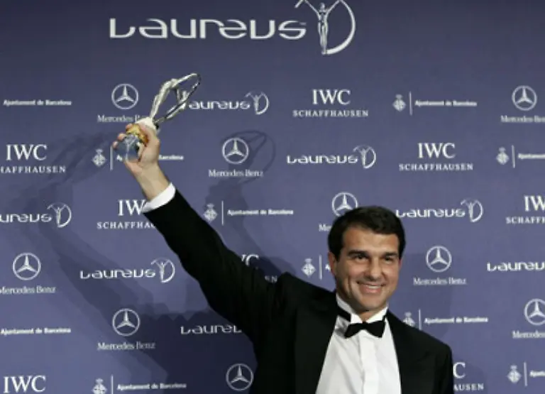 Die-letzte-Trophaee-des-Abends-der-Spirit-of-Sport-Award-wurde-ebenfalls-persoenlich-entgegengenommen-von-Joan-Laporta