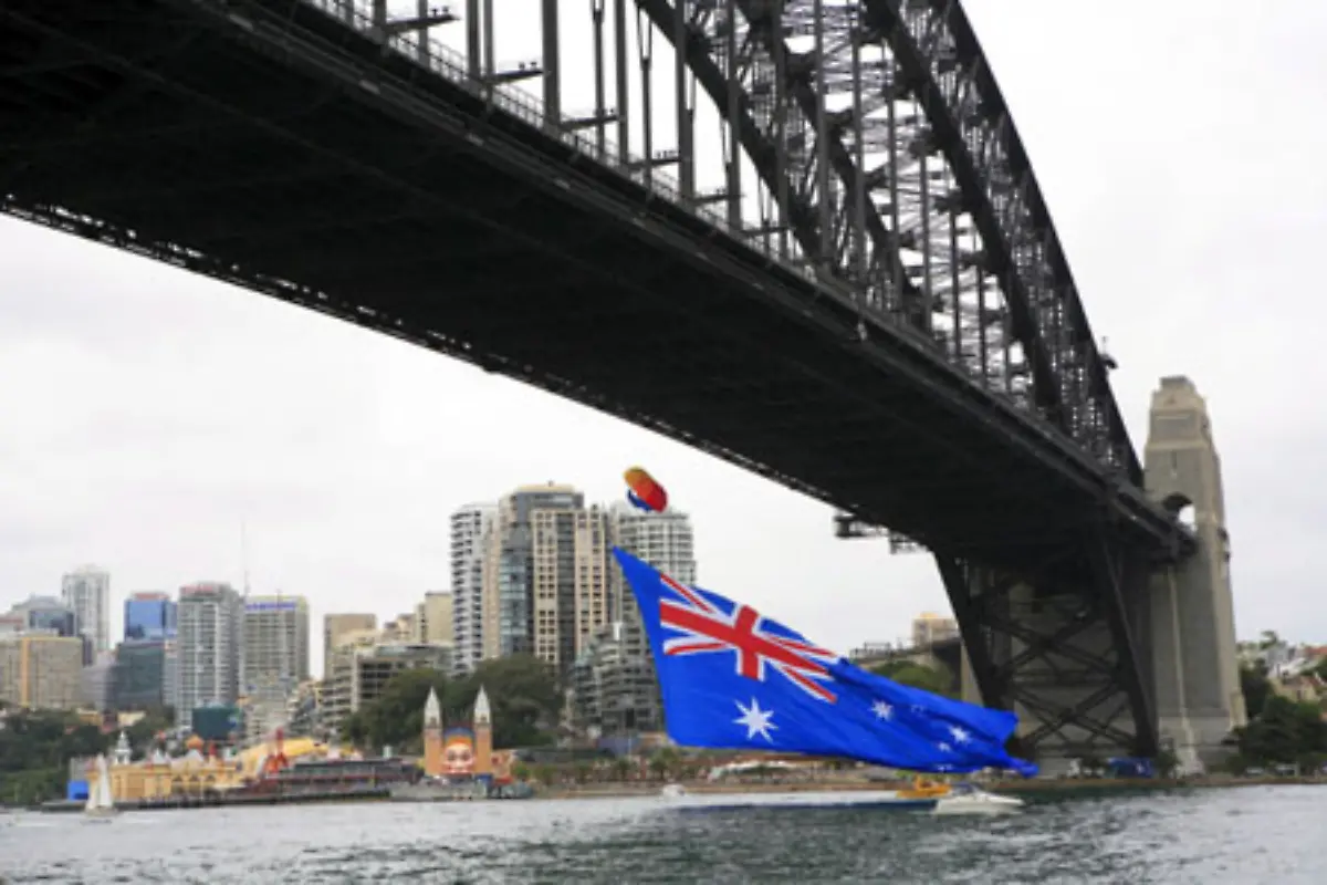 Taeglich-ueberqueren-etwa-160-000-Fahrzeuge-die-Verbindung-zwischen-der-Nord-und-Suedkueste-Sydneys