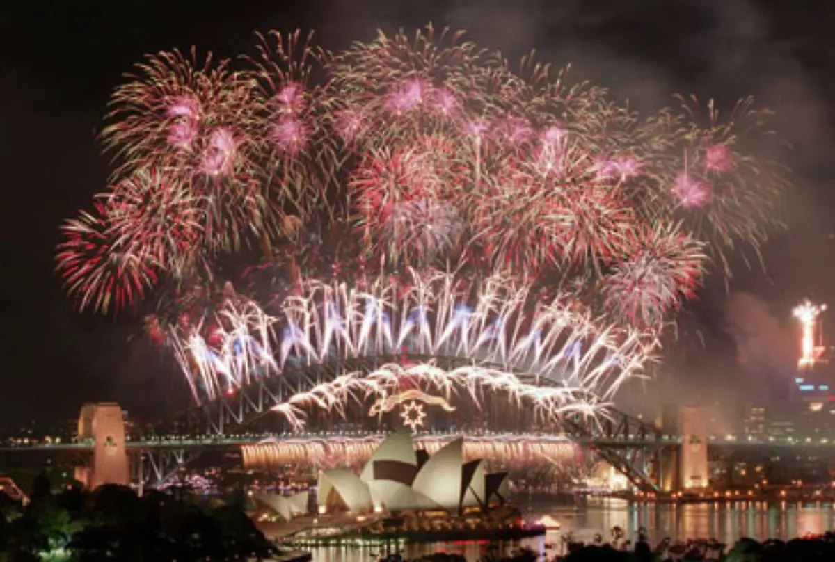 sondern-natuerlich-auch-jedes-Jahr-an-Silvester-tausende-Schaulustige-anziehen