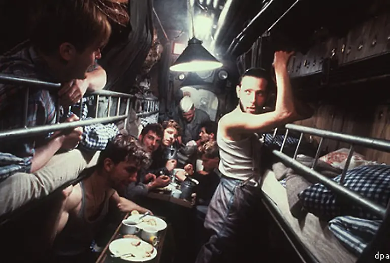 Seinen-bekanntesten-Auftritt-als-Schauspieler-hat-er-1981-in-Wolfgang-Petersens-Film-Das-Boot-An-der-Seite-von-Juergen-Prochnow-und-Uwe-Ochsenknecht-spielt-er-Leutnant-Werner-Danach-konzentriert-sich-Groenemeyer-aber-immer-staerker-auf-seine-Karriere-als-Saenger