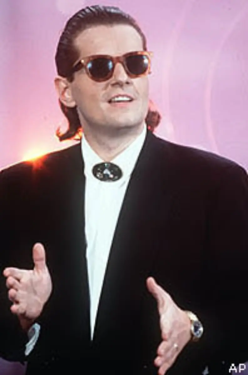 Johann-Hoelzel-alias-Falco-war-einer-der-erfolgreichsten-deutschsprachigen-Musiker-aller-Zeiten-Bis-heute-verkauften-sich-seine-Platten-50-Millionen-mal-Als-einziger-Kuenstler-schaffte-er-es-mit-einem-Song-in-deutscher-Sprache-auf-Platz-eins-der-US-Charts-Am-6-Februar-1998-kam-er-bei-einem-Autounfall-ums-Leben