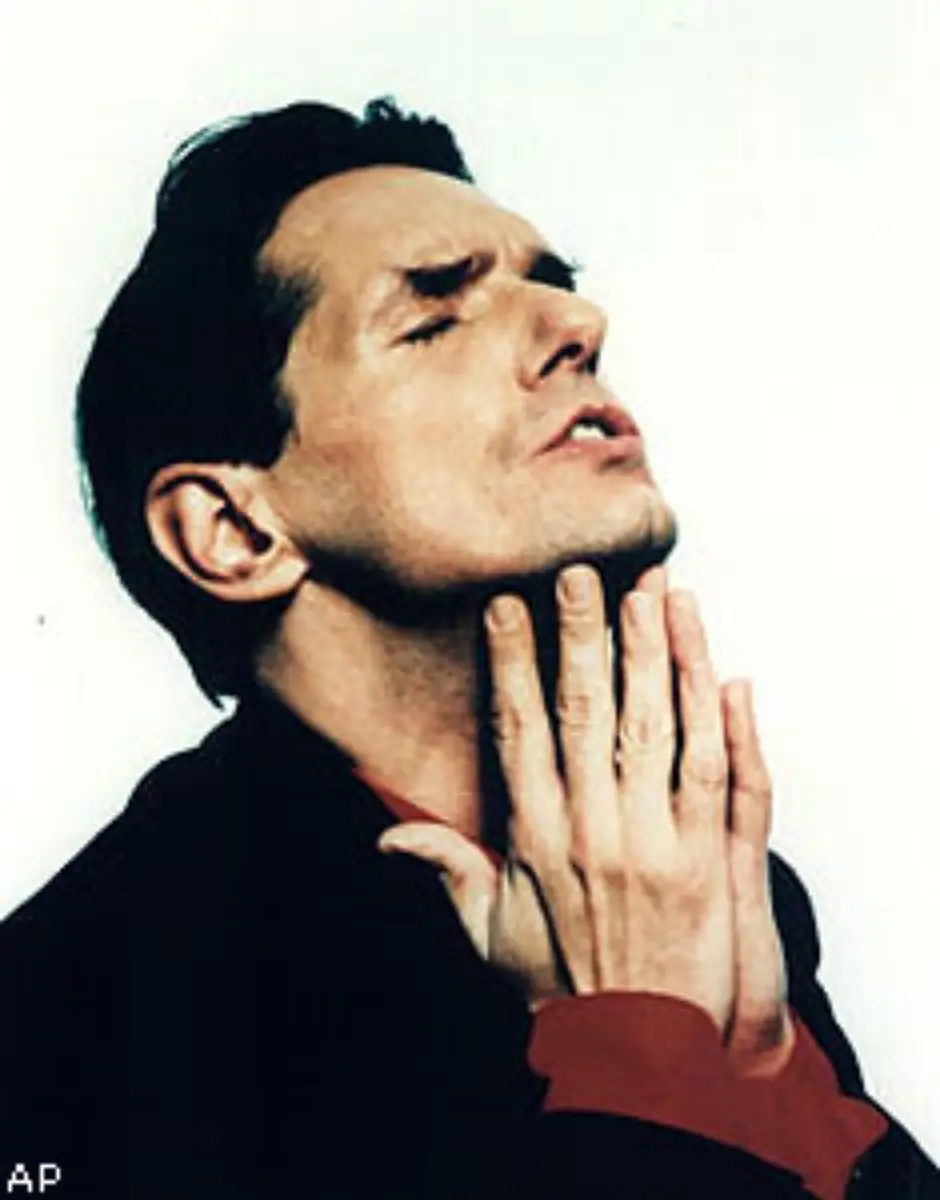 Den-Hoehepunkt-erreichte-er-1985-mit-dem-Album-Falco-3-und-den-Stuecken-Jeanny-und-Rock-Me-Amadeus-Mit-Jeanny-sorgte-er-fuer-einen-Skandal-der-Song-wurde-als-Gewalt-verherrlichend-interpretiert-1986-wurde-Falco-zum-Weltstar-Rock-me-Amadeus-hielt-sich-drei-Wochen-auf-dem-ersten-Platz-der-US-Charts