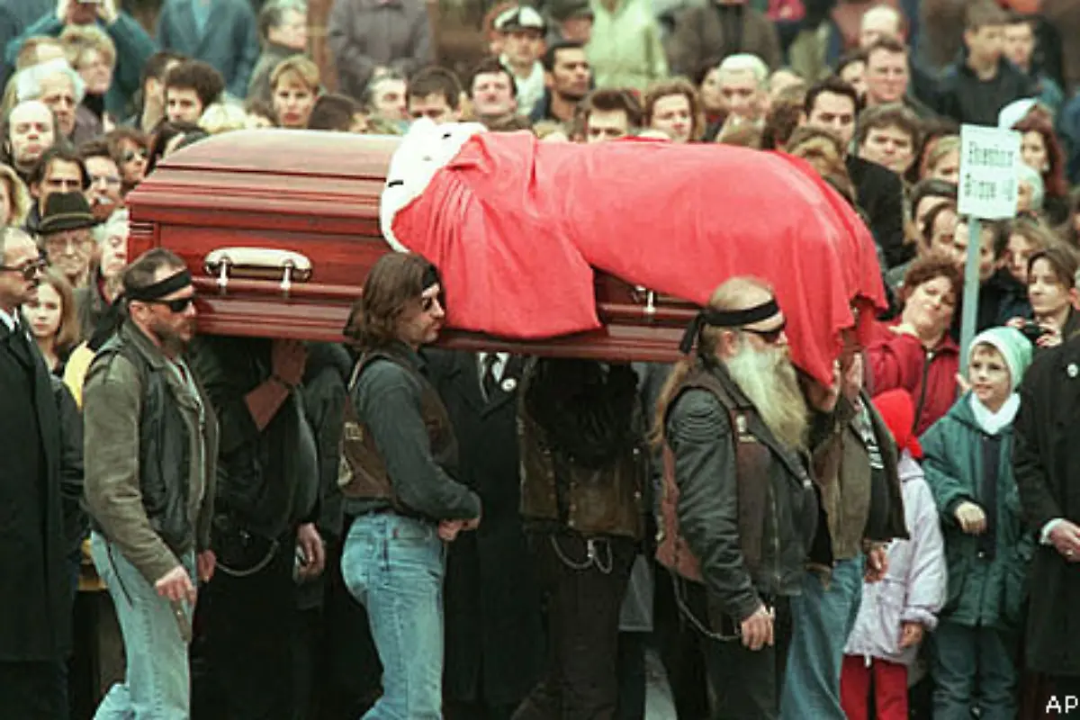 die-im-Video-zu-Rock-me-Amadeus-mitgespielt-hatten