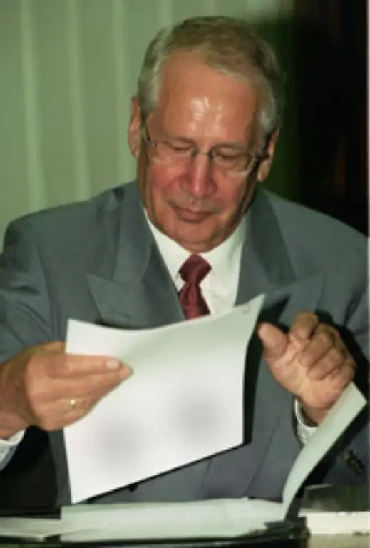 1991-beantragte-er-in-Oesterreich-politisches-Asyl