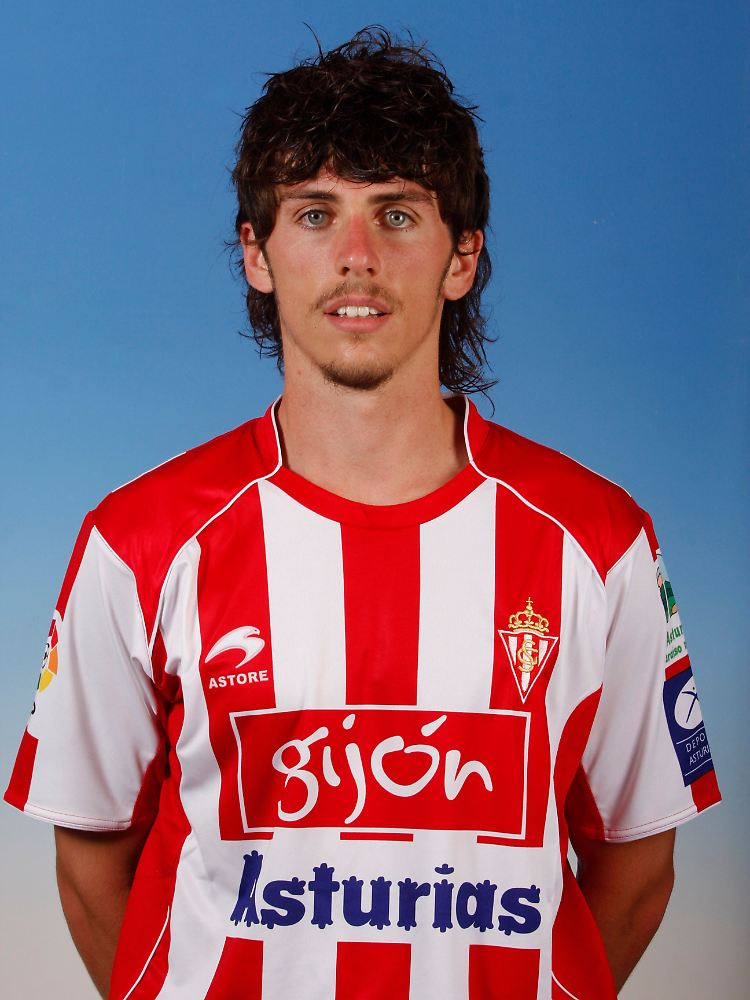 Der Verteidiger kündigte kürzlich seinen Vertrag bei Sporting Gijon, desillusioniert vom System Profi-Fußball.