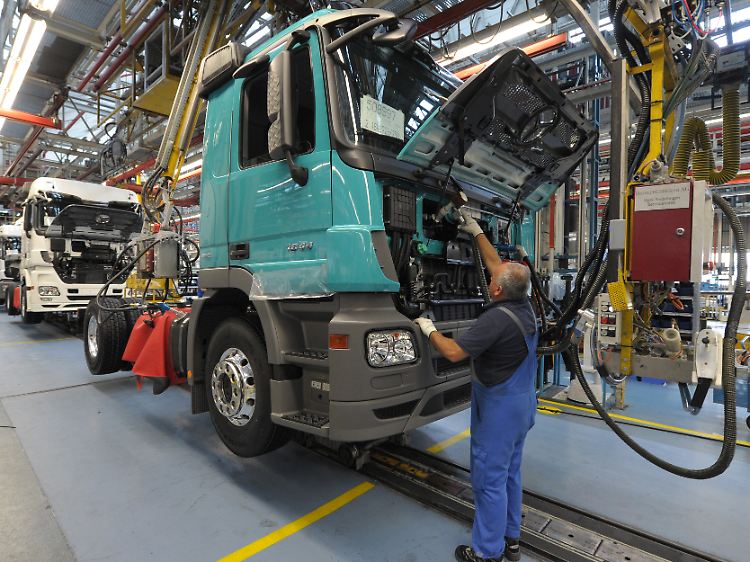LKW-Produktion im Daimler-Werk Wörth.