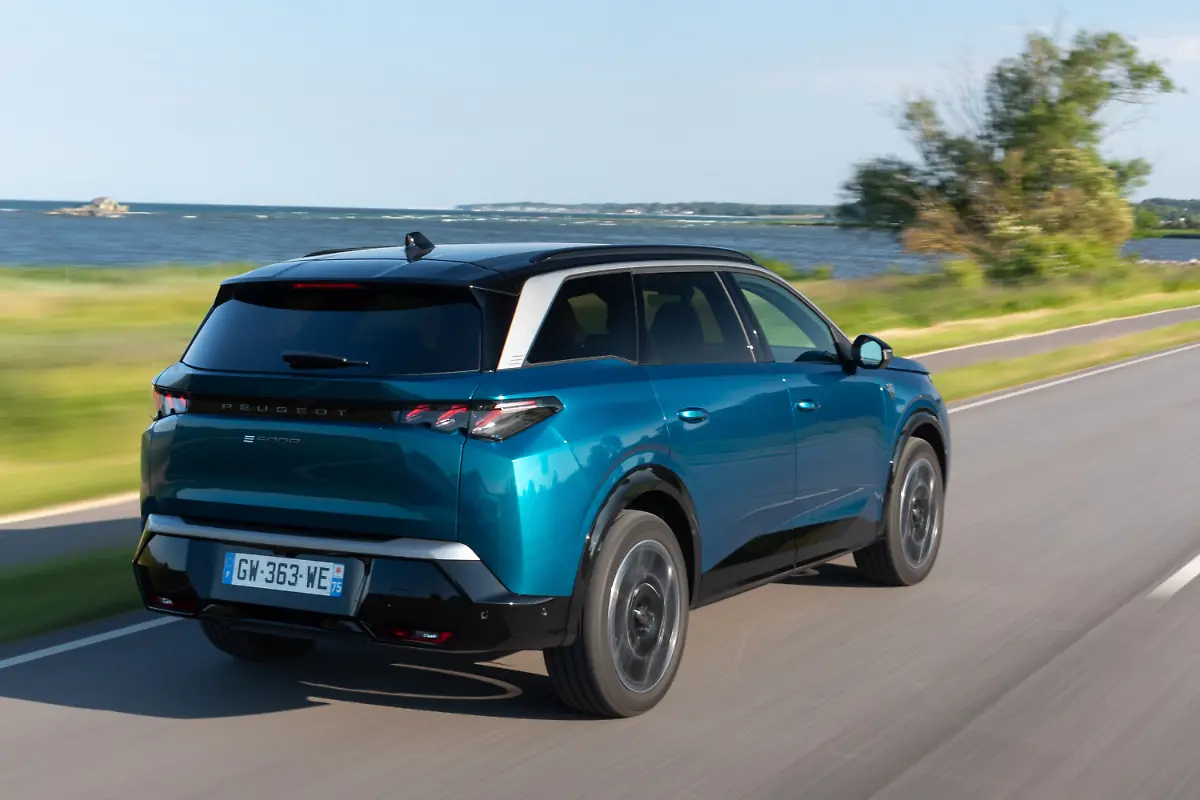 PEUGEOTE-5008ObsessionBlau1